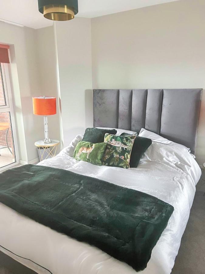 Modern Luxurious Apartment W/ Patio Balcony & View Jordanstown Exterior foto