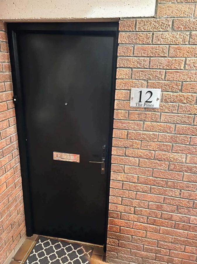 Modern Luxurious Apartment W/ Patio Balcony & View Jordanstown Exterior foto
